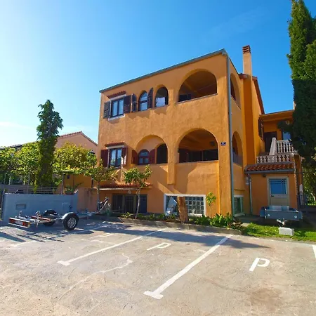 Apartment Fuer 8 Personen Ca 85 Qm In Medulin, Istrien Suedkueste Von Istrien *